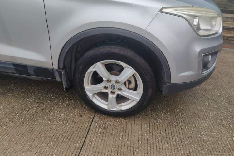 Used Bestune X80 2013 2.0L automatic luxury version Right Front Wheel Hub