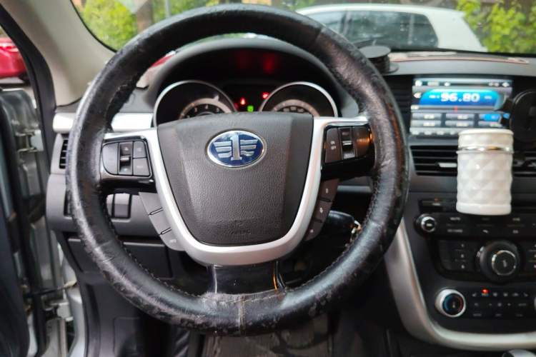 Used Bestune X80 2013 2.0L automatic luxury version Steering Wheel