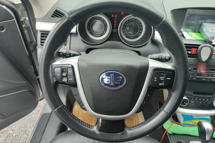 Used Bestune X80 2013 2.0L automatic luxury version Steering Wheel