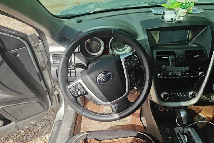 Used Bestune X80 2013 2.0L automatic luxury version Steering Wheel