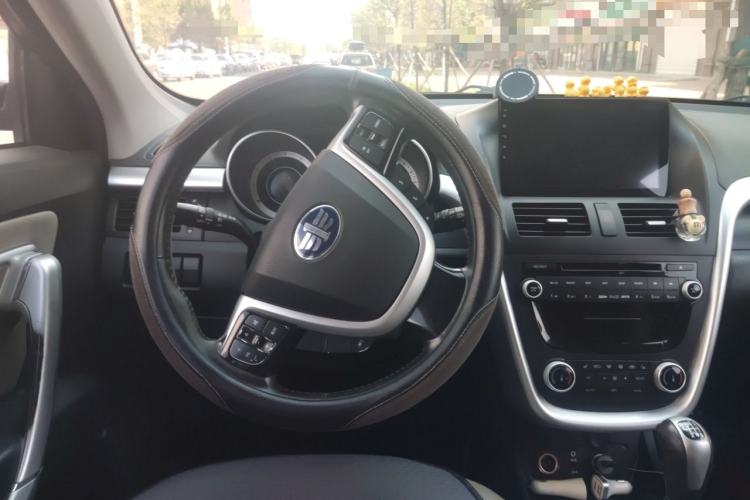 Used Bestune X80 2013 2.0L manual luxury version Steering Wheel