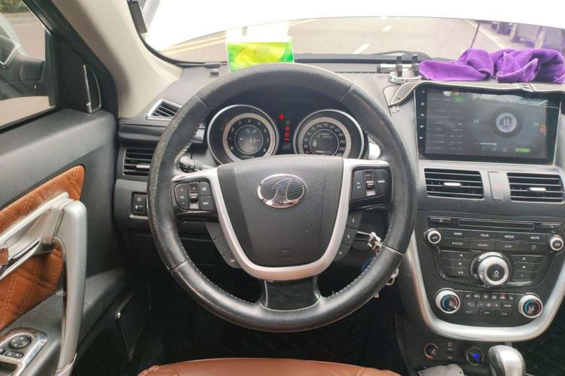 Used Bestune X80 2013 2.3L automatic luxury version Steering Wheel