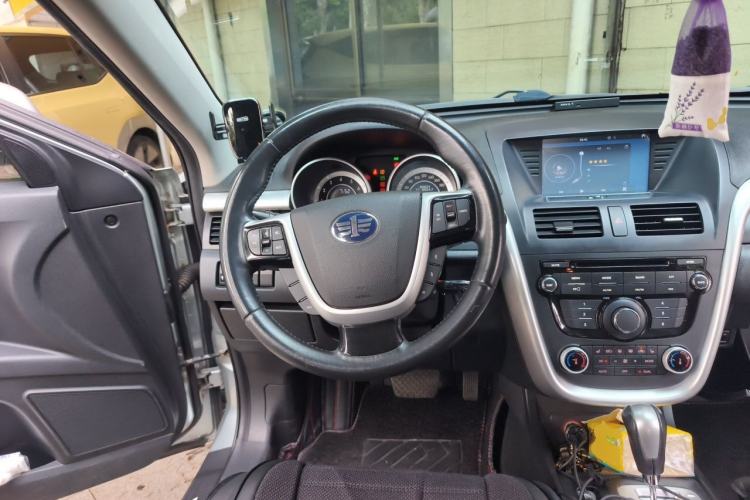 Used Bestune X80 2013 2.0L automatic luxury version Steering Wheel