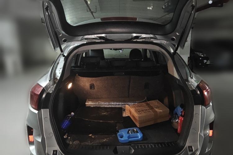 Used Bestune X80 2013 2.0L manual luxury version Trunk