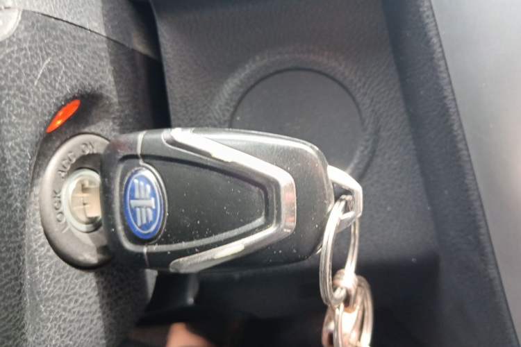 Used Bestune X80 2013 2.0L automatic comfort version Vehicle Key