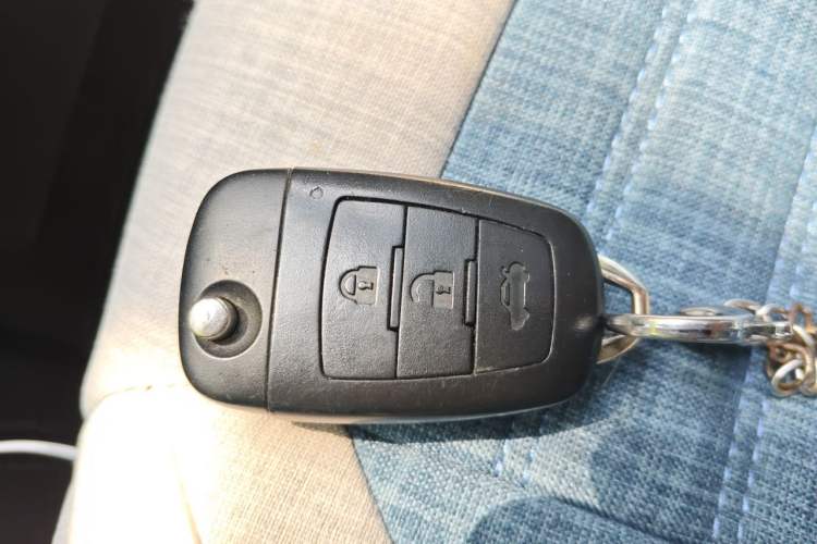 Used Bestune X80 2013 2.0L automatic comfort version Vehicle Key