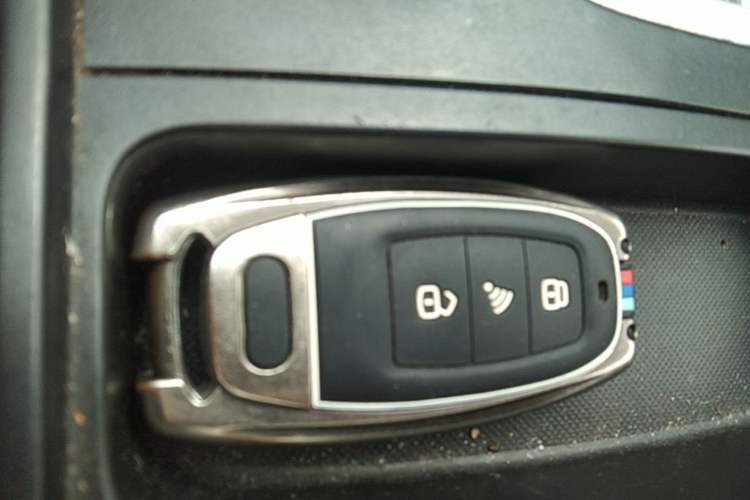 Used Bestune X80 2013 2.0L automatic comfort version Vehicle Key