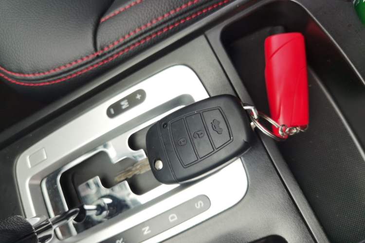 Used Bestune X80 2013 2.0L automatic comfort version Vehicle Key