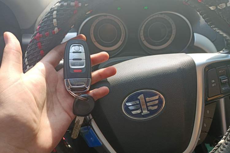 Used Bestune X80 2013 2.0L automatic luxury version Vehicle Key