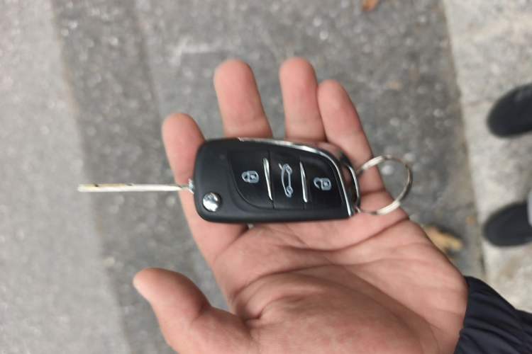 Used Bestune X80 2013 2.0L automatic luxury version Vehicle Key