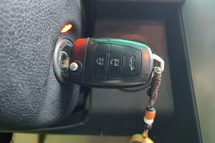 Used Bestune X80 2013 2.0L automatic luxury version Vehicle Key