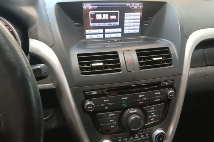 Used Bestune X80 2013 2.0L automatic comfort version Audio And AC Panel