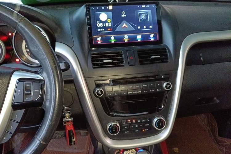 Used Bestune X80 2013 2.0L automatic luxury version Audio And AC Panel