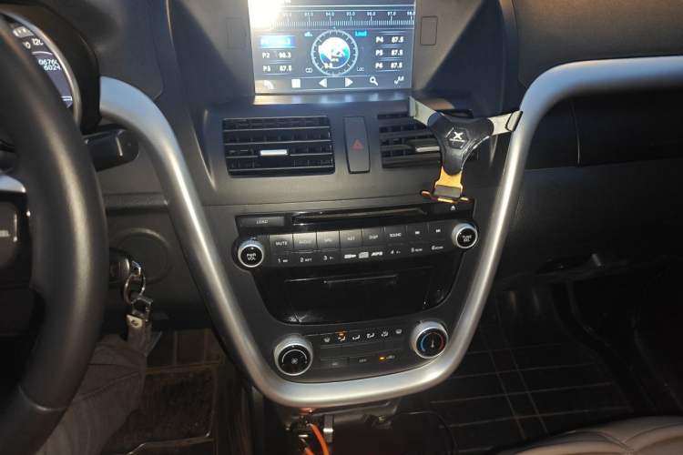 Used Bestune X80 2013 2.0L automatic comfort version Audio And AC Panel