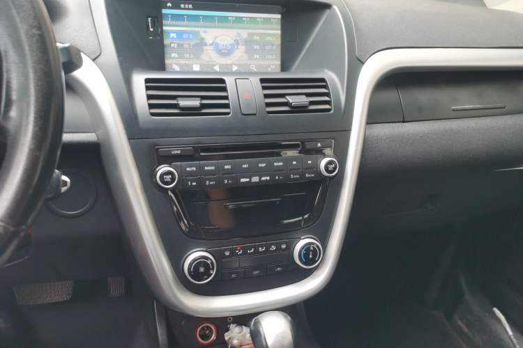 Used Bestune X80 2013 2.0L automatic comfort version Audio And AC Panel
