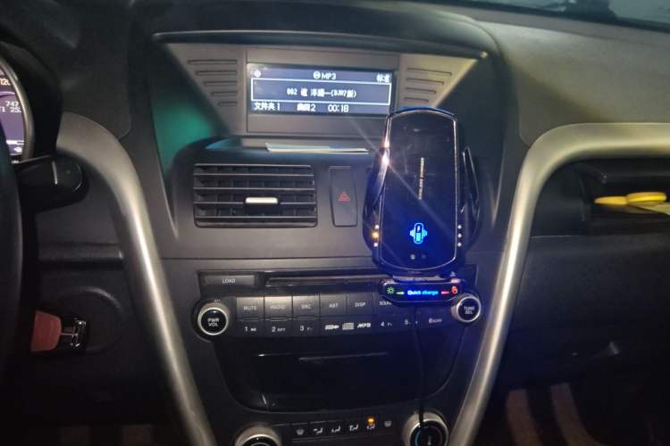Used Bestune X80 2013 2.0L automatic comfort version Audio And AC Panel