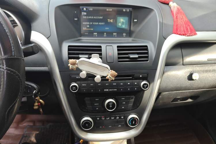 Used Bestune X80 2013 2.0L automatic comfort version Audio And AC Panel