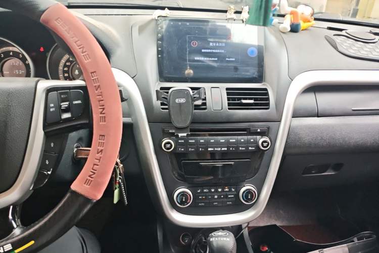 Used Bestune X80 2013 2.0L automatic luxury version Audio And AC Panel