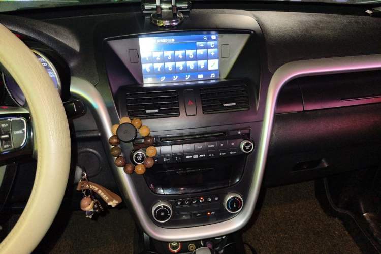 Used Bestune X80 2013 2.0L automatic comfort version Audio And AC Panel