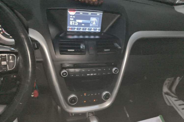 Used Bestune X80 2013 2.0L automatic comfort version Audio And AC Panel