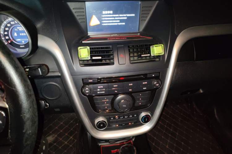 Used Bestune X80 2013 2.0L automatic comfort version Audio And AC Panel