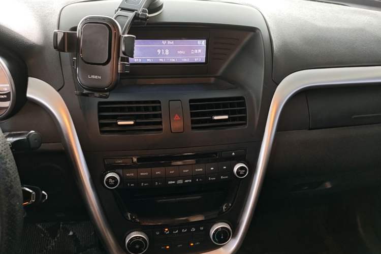 Used Bestune X80 2013 2.0L automatic comfort version Audio And AC Panel