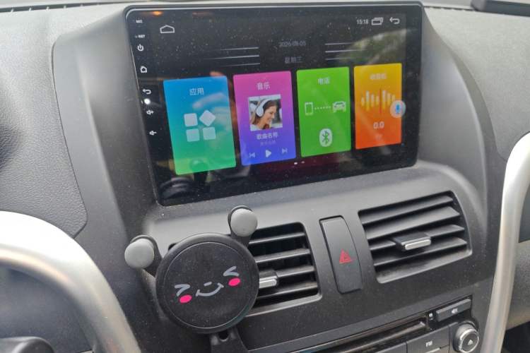 Used Bestune X80 2013 2.0L automatic luxury version Audio And AC Panel