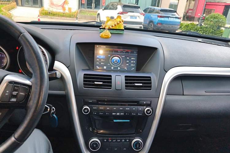 Used Bestune X80 2013 2.0L automatic comfort version Audio And AC Panel