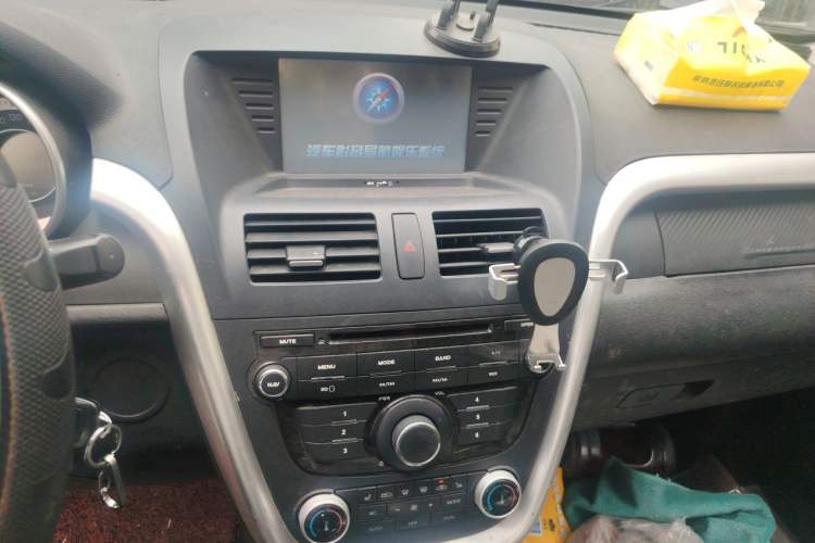 Used Bestune X80 2013 2.0L automatic luxury version Audio And AC Panel