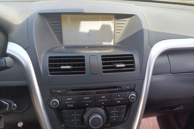 Used Bestune X80 2013 2.0L manual luxury version Audio And AC Panel