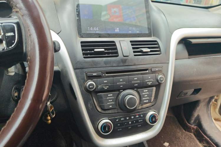 Used Bestune X80 2013 2.0L manual luxury version Audio And AC Panel