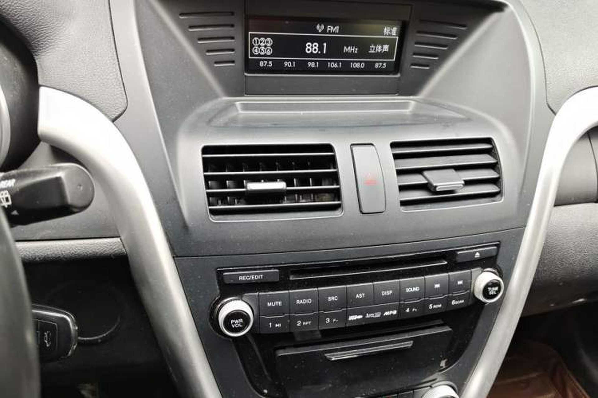 Used Bestune X80 2013 2.0L automatic luxury version Audio And AC Panel
