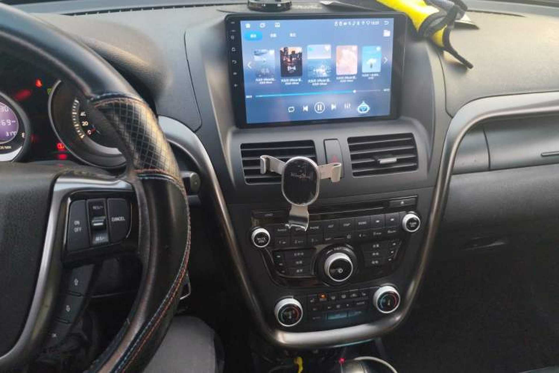 Used Bestune X80 2013 2.0L automatic luxury version Audio And AC Panel