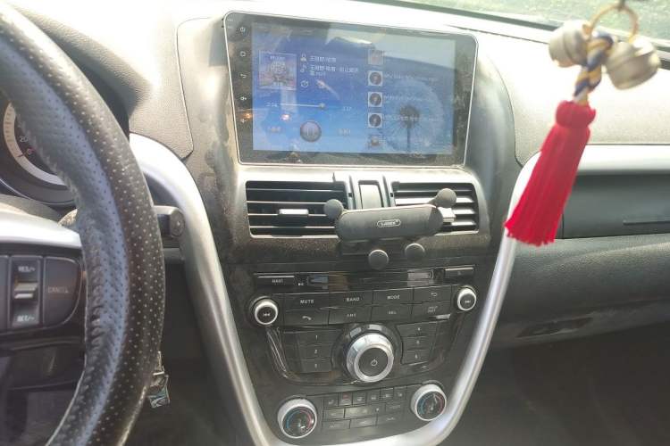 Used Bestune X80 2013 2.0L automatic luxury version Audio And AC Panel