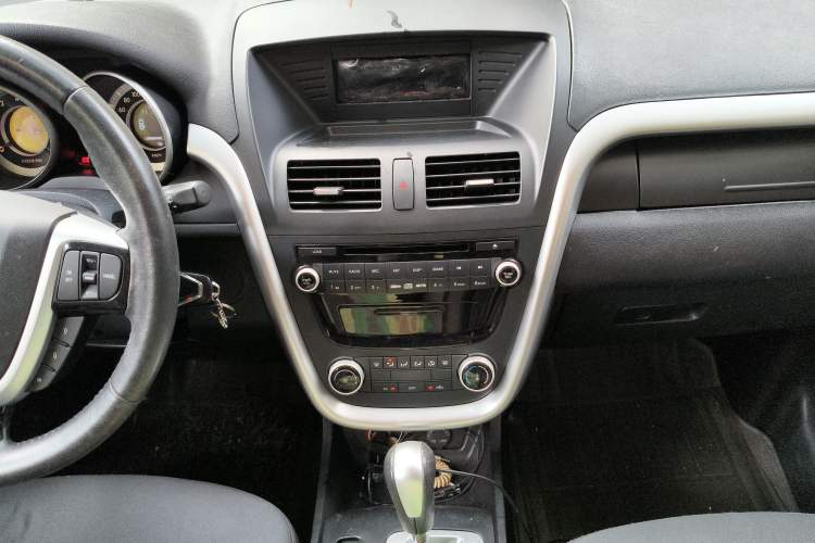 Used Bestune X80 2013 2.0L automatic comfort version Audio And AC Panel
