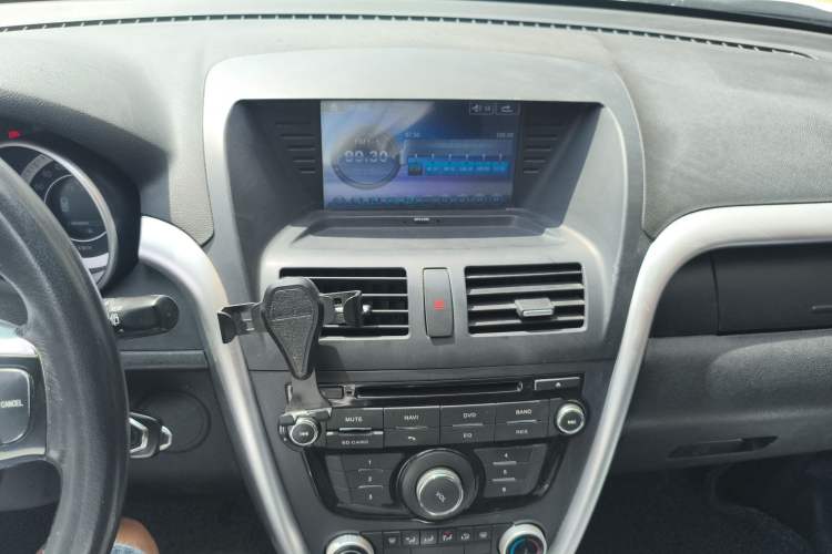 Used Bestune X80 2013 2.0L automatic comfort version Audio And AC Panel