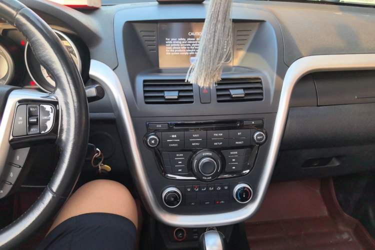 Used Bestune X80 2013 2.0L automatic comfort version Audio And AC Panel