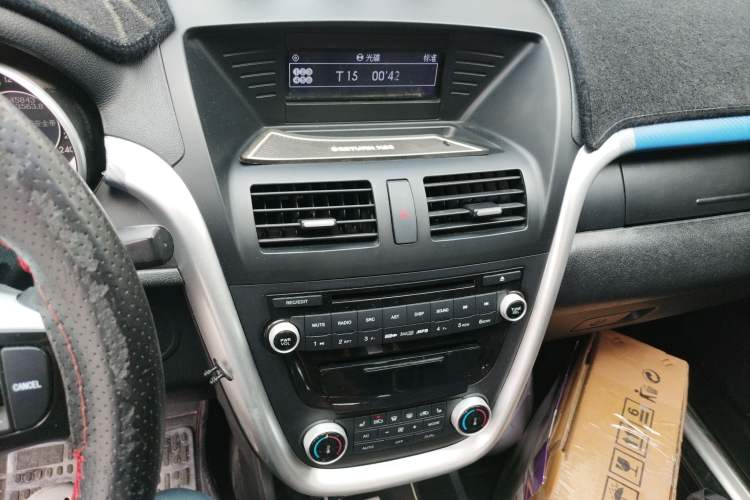 Used Bestune X80 2013 2.0L manual luxury version Audio And AC Panel