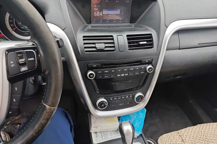 Used Bestune X80 2013 2.0L automatic comfort version Audio And AC Panel