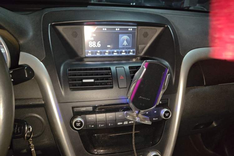 Used Bestune X80 2013 2.0L automatic comfort version Audio And AC Panel