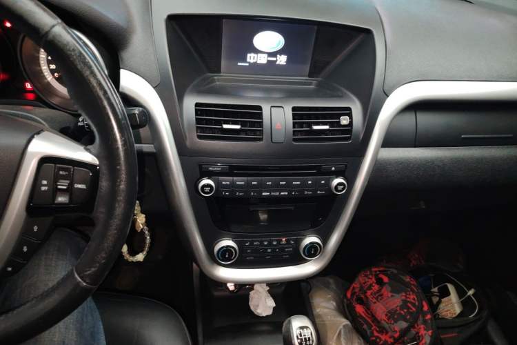 Used Bestune X80 2013 2.0L manual luxury version Audio And AC Panel
