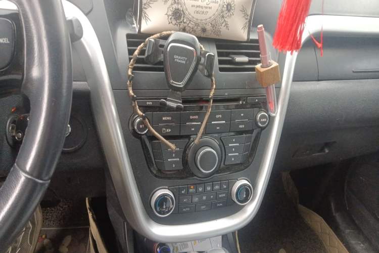Used Bestune X80 2013 2.0L automatic luxury version Audio And AC Panel