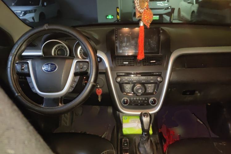 Used Bestune X80 2013 2.0L manual luxury version Center Console