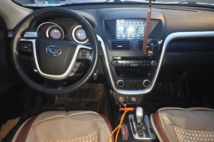 Used Bestune X80 2013 2.0L automatic comfort version Center Console