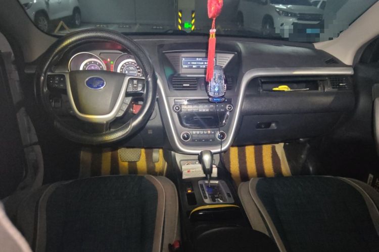 Used Bestune X80 2013 2.0L automatic comfort version Center Console