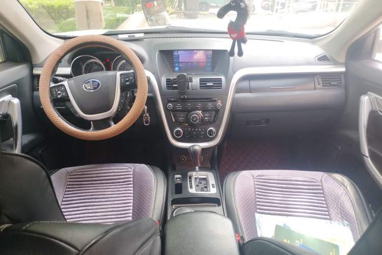 Used Bestune X80 2013 2.0L automatic luxury version Center Console