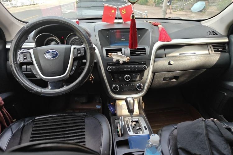 Used Bestune X80 2013 2.0L automatic comfort version Center Console
