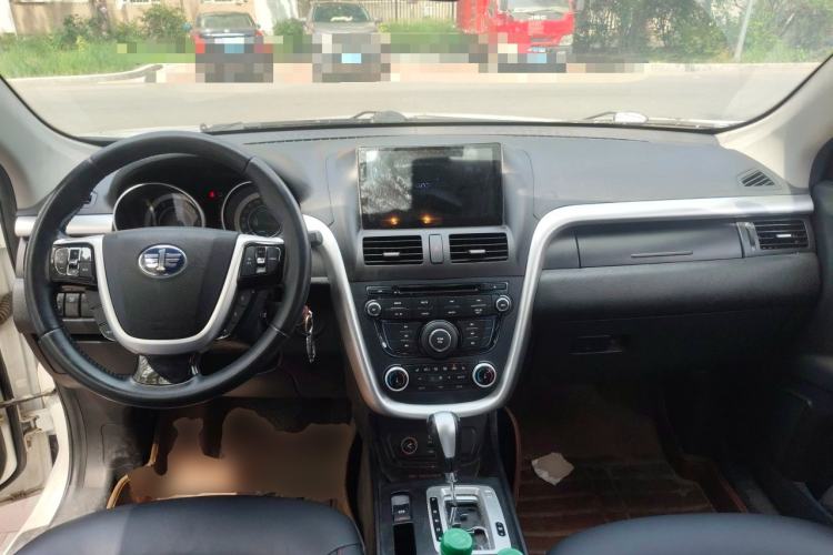 Used Bestune X80 2013 2.0L automatic luxury version Center Console