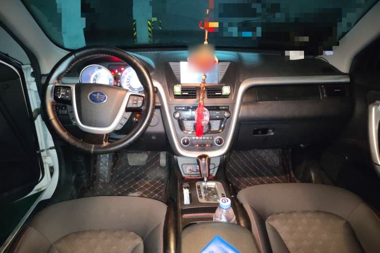 Used Bestune X80 2013 2.0L automatic comfort version Center Console