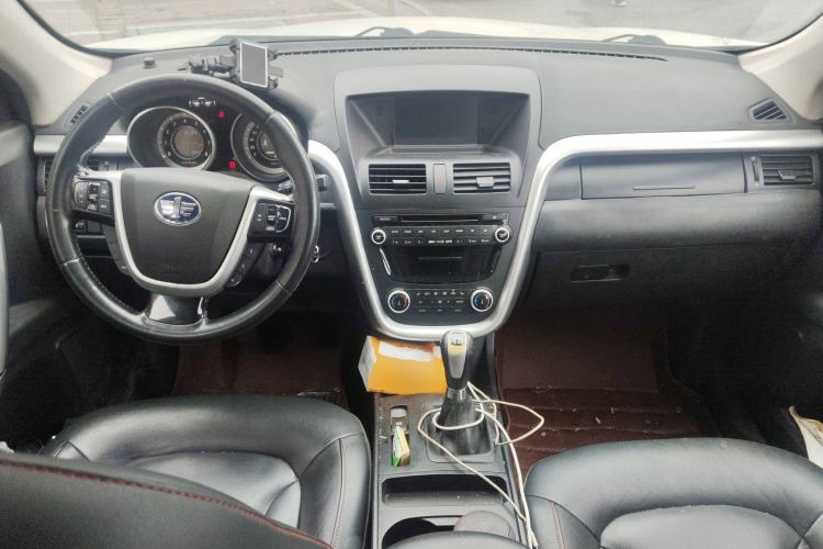Used Bestune X80 2013 2.0L manual luxury version Center Console